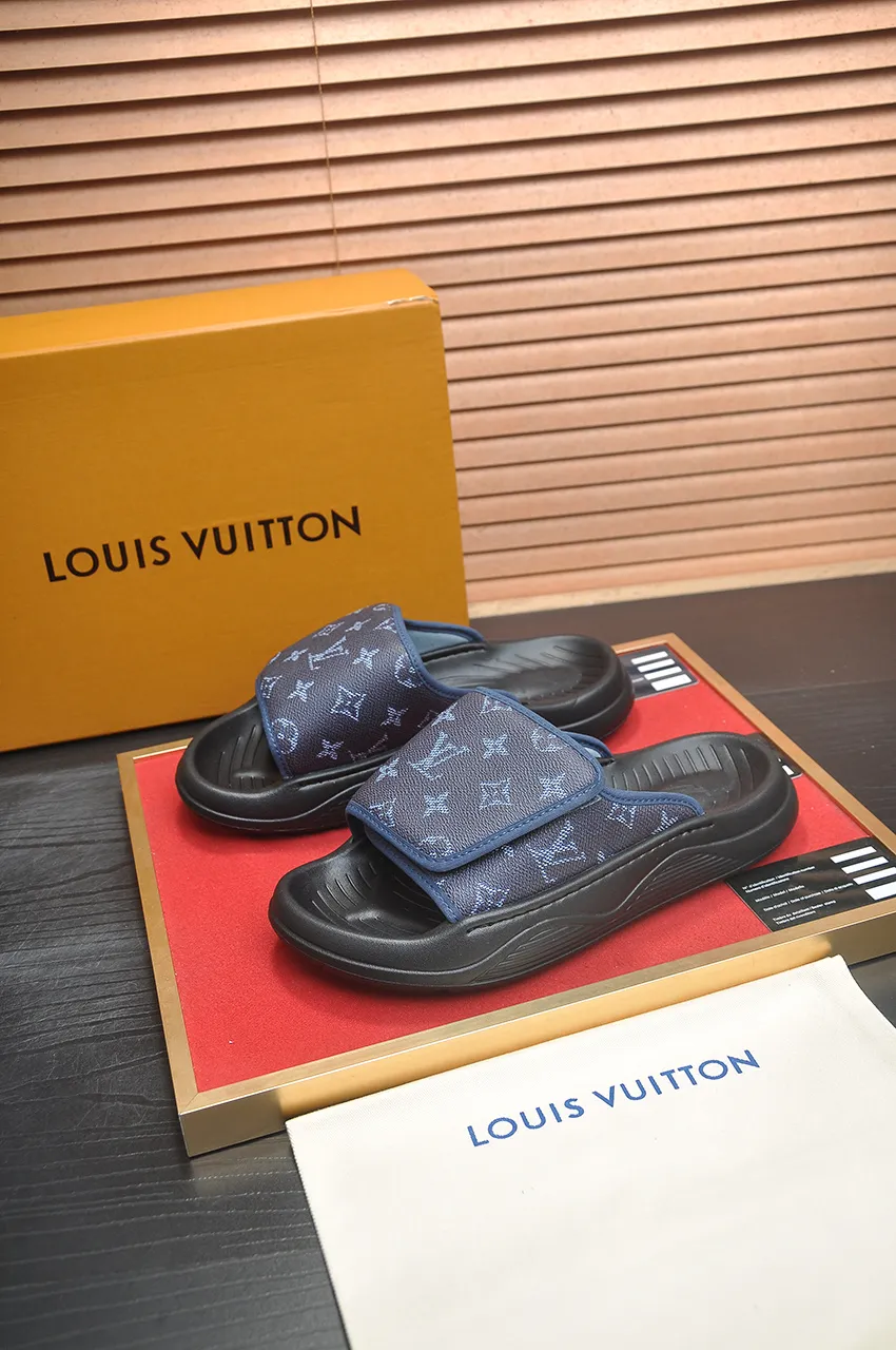 Men's men's shoes 💰340💶 [Louis Vuitton LV slippers] (high-end cowhide) counter 1:1 fashion style, a must-have for summer! The designer used LV’s iconic outsole. The original simple slippers instantly become fashionable! The upper is made of flexible special cowhide leather straps alternately, and the workmanship is exquisite! A must-have for stylish men in summer, size 38-45 (45 customized)